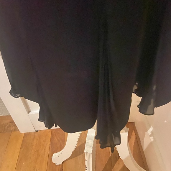 Black flaired skirt - Picture 2 of 3